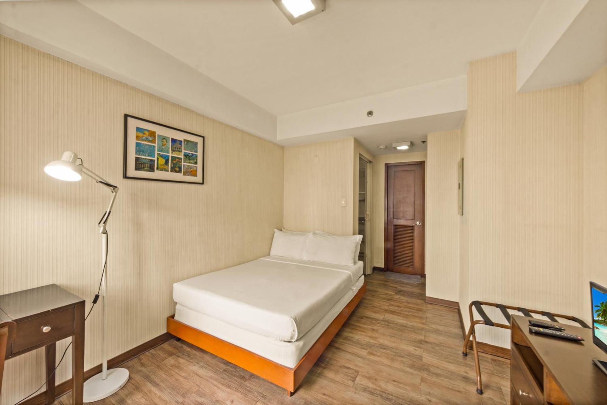 Ceo Flats Hotel Makati City Exterior photo